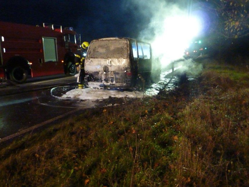 Ein Kleintransporter brennt bei Nordhausen v&ouml;llig aus.