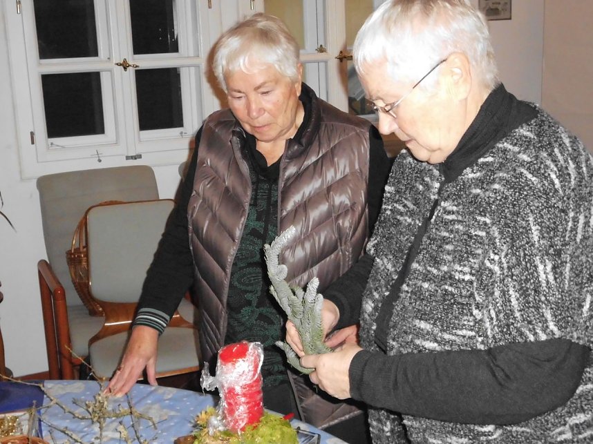 Weihnachtsbasteln mit den "Flinken Nadeln" in Ilfeld