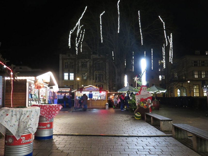 Nordhausen, Theaterplatz, Donnerstag, 17.45 Uhr.