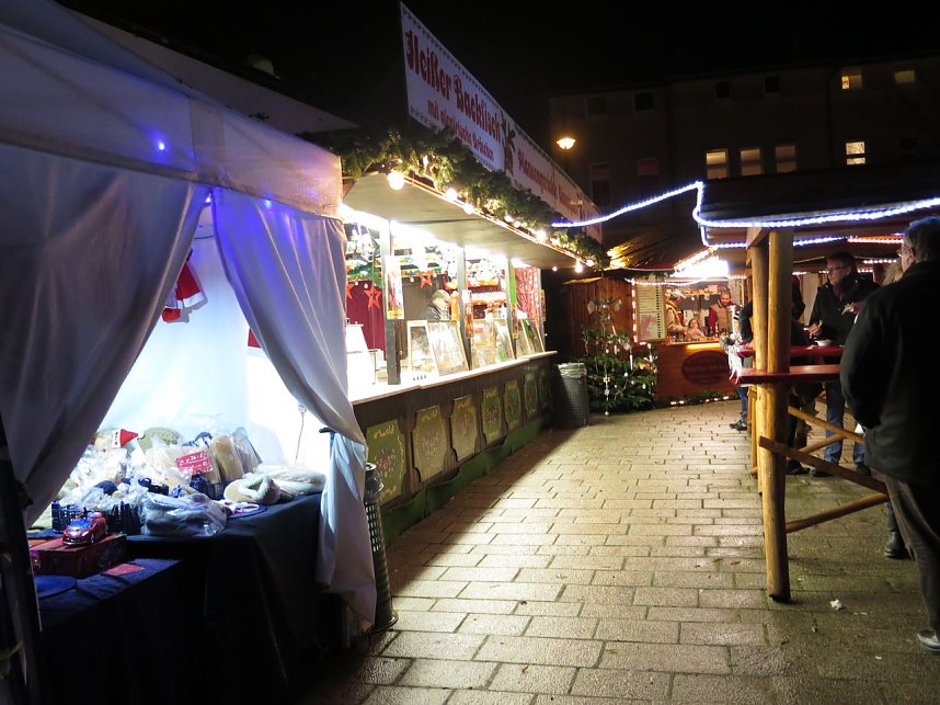 Nordhausen, Theaterplatz, Donnerstag, 17.45 Uhr.