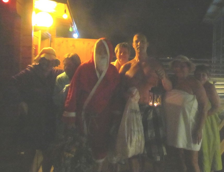 Der Weihnachtsmann zu Besuch in der Frauensauna des Nordh&auml;user Badehauses