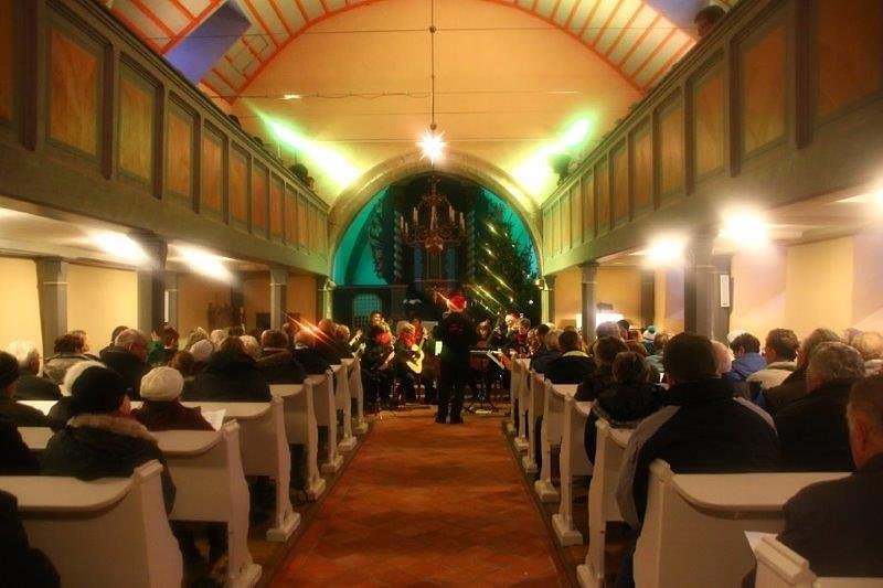 Weihnachtsmarkt in Obergebra bei Blitz und Donner