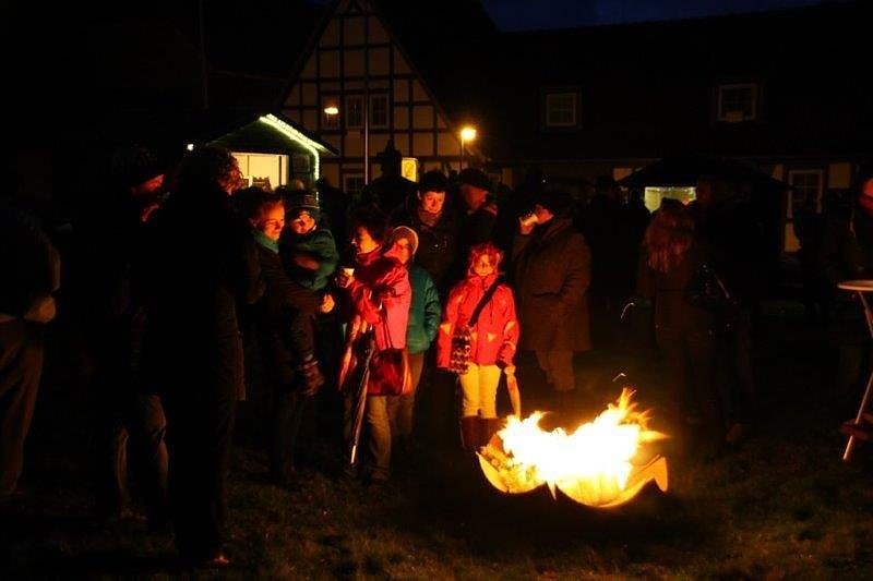 Weihnachtsmarkt in Obergebra bei Blitz und Donner