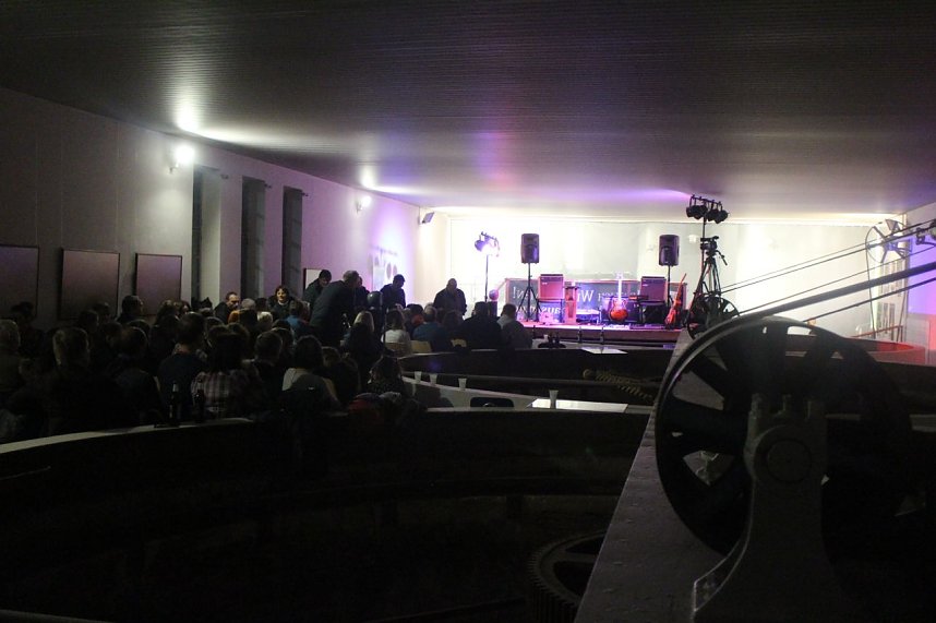 Das Dresdner Duo "Hands on Strings" er&ouml;ffnete heute die Nordh&auml;user Jazzsaison 2015