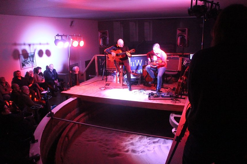 Das Dresdner Duo "Hands on Strings" er&ouml;ffnete heute die Nordh&auml;user Jazzsaison 2015