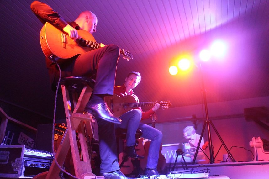 Das Dresdner Duo "Hands on Strings" er&ouml;ffnete heute die Nordh&auml;user Jazzsaison 2015