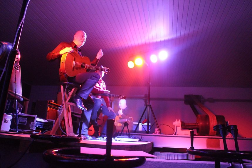 Das Dresdner Duo "Hands on Strings" er&ouml;ffnete heute die Nordh&auml;user Jazzsaison 2015