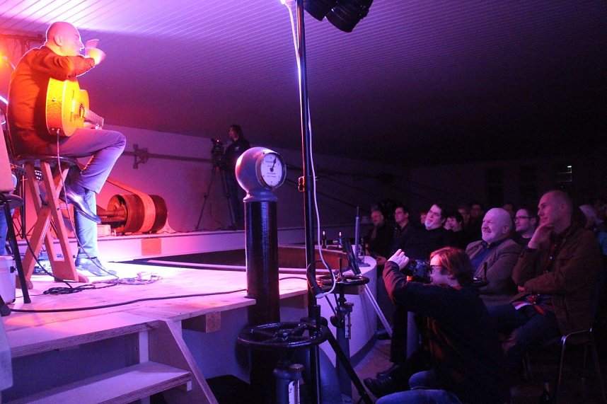 Das Dresdner Duo "Hands on Strings" er&ouml;ffnete heute die Nordh&auml;user Jazzsaison 2015