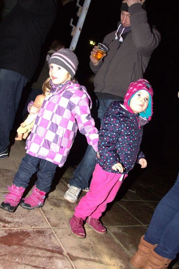 Heringen feierte ein feuriges "Knut" - Fest und entledigte sich seiner alten Weihnachtsb&auml;ume