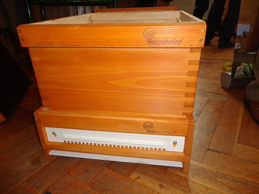 In die "Bienenwelt" geschnuppert