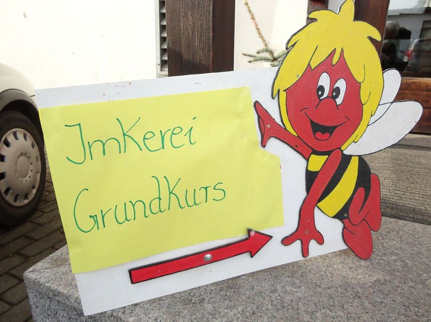 In die "Bienenwelt" geschnuppert