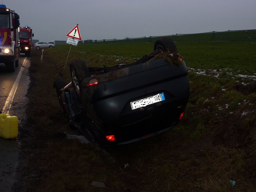 &Uuml;berschlag auf der Bundesstra&szlig;e