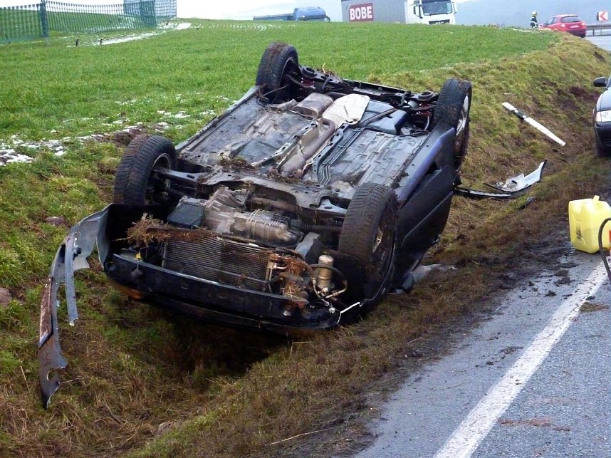 &Uuml;berschlag auf der Bundesstra&szlig;e