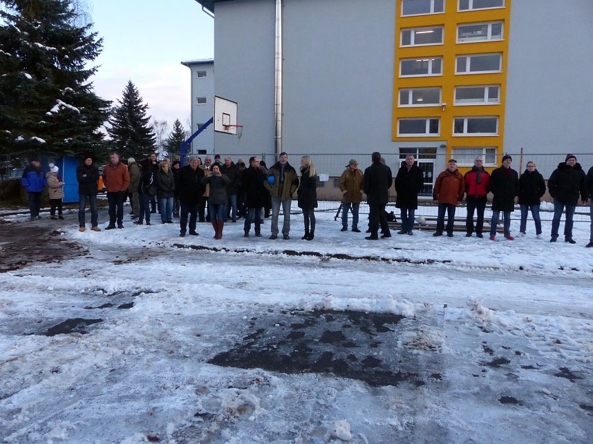 Anstich mit Bagger und Publikum