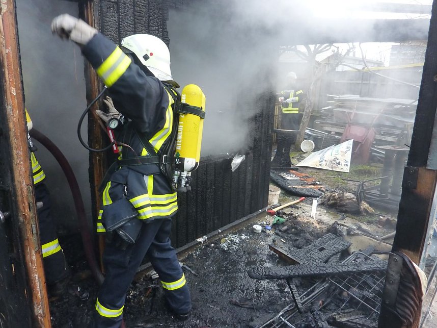 Brand in Gartenlaube