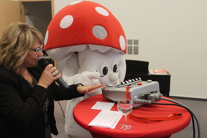 In der Kreissparkasse Nordhausen konnten sich heute 14 Vereine &uuml;ber finanzielle Unterst&uuml;tzung freuen