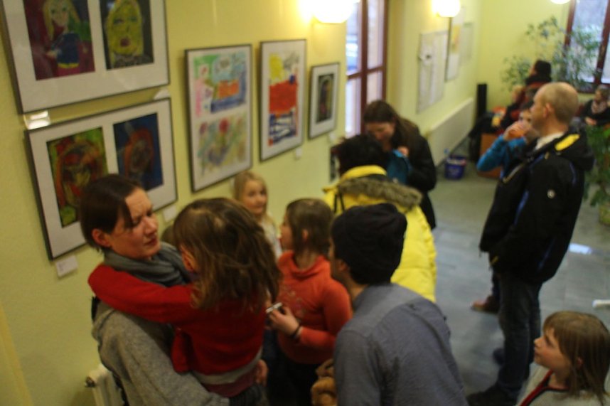 "Zitronenblau" - seit heute ist die neue Ausstellung der Jugendkunstschule Nordhausen im Landratsamt zu sehen