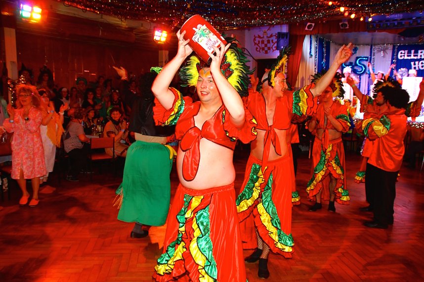 M&auml;nnerballett on Tour