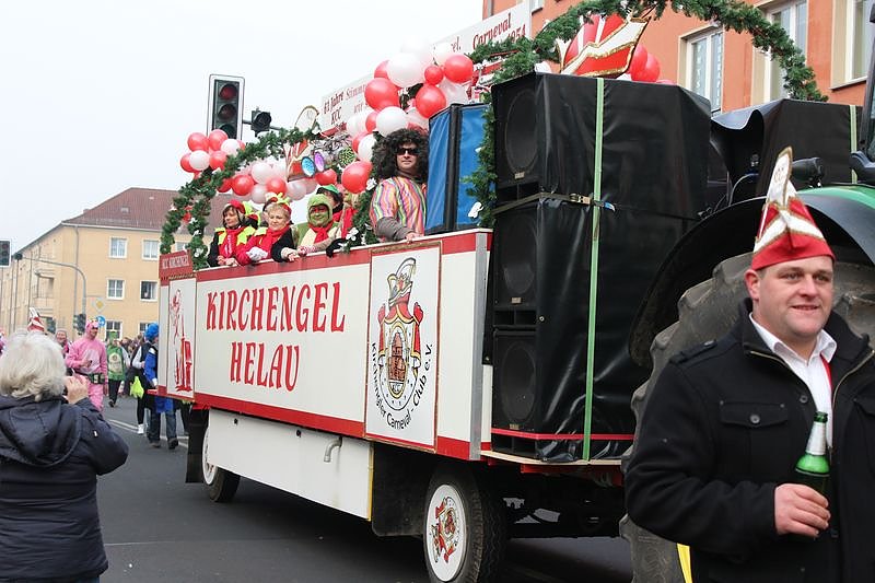 N&auml;rrinnen und Narren zogen durch Sondershausen (1)