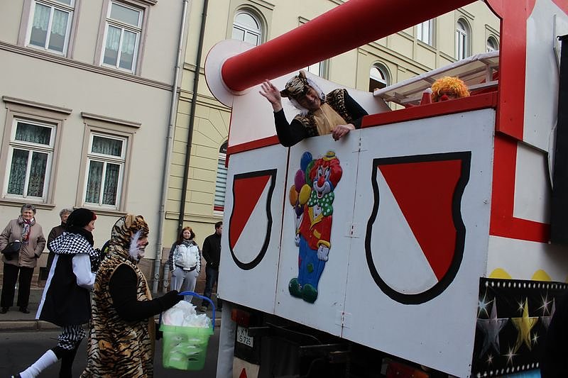 N&auml;rrinnen und Narren zogen durch Sondershausen (1)