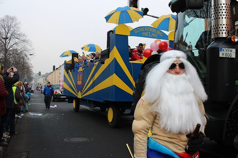 N&auml;rrinnen und Narren zogen durch Sondershausen (1)