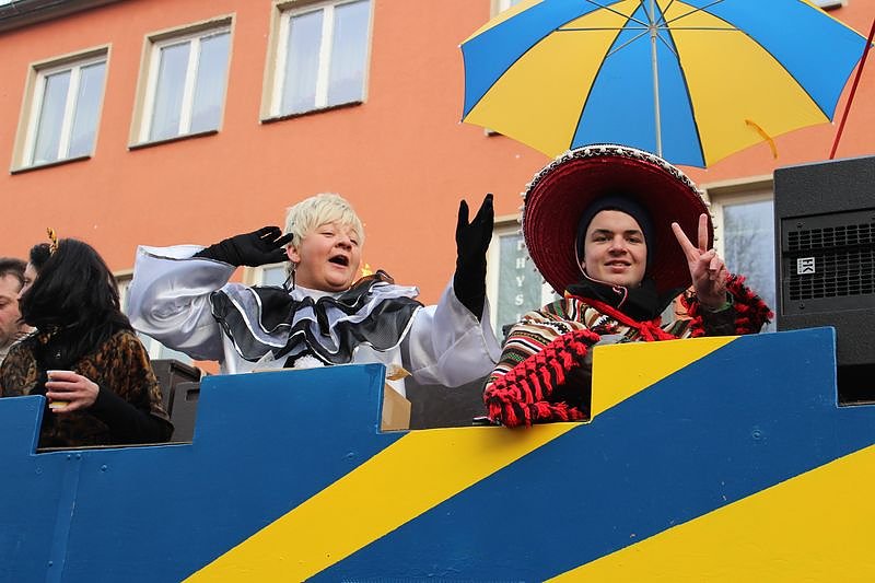 N&auml;rrinnen und Narren zogen durch Sondershausen (1)