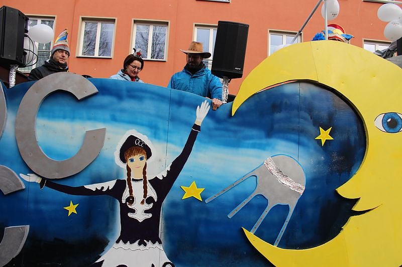 N&auml;rrinnen und Narren zogen durch Sondershausen (1)