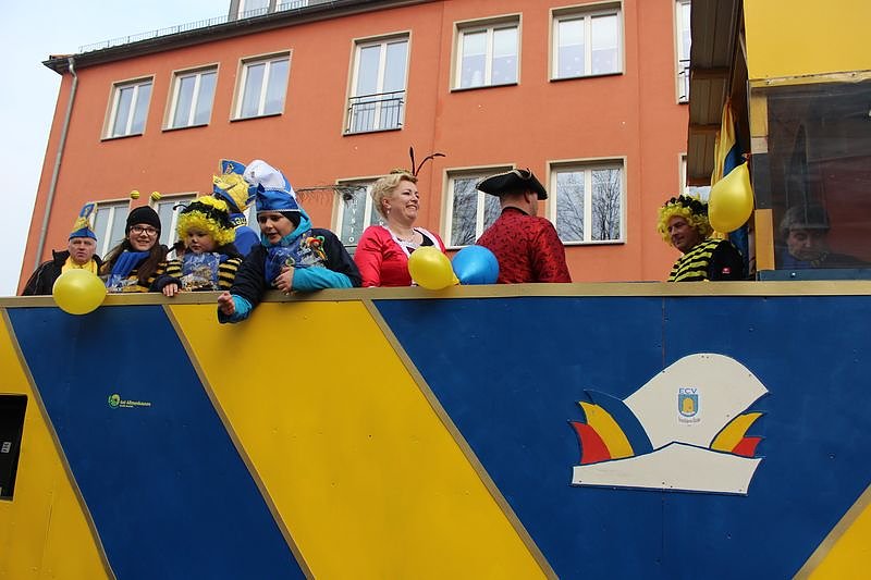 N&auml;rrinnen und Narren zogen durch Sondershausen (1)