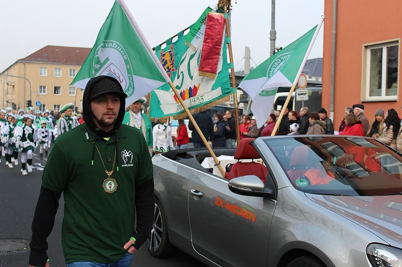 N&auml;rrinnen und Narren zogen durch Sondershausen (2)