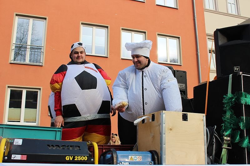 N&auml;rrinnen und Narren zogen durch Sondershausen (2)