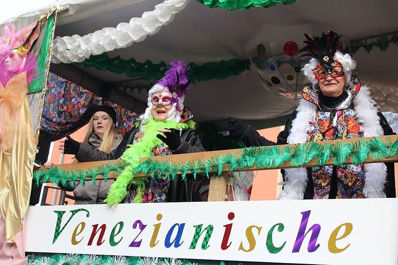 N&auml;rrinnen und Narren zogen durch Sondershausen (2)