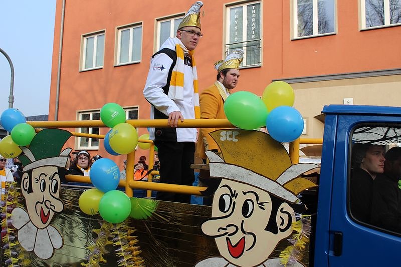 N&auml;rrinnen und Narren zogen durch Sondershausen (2)