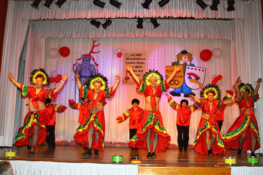 Zum 8. M&auml;nnerballettwettbewerb des BCC im Bleicher&ouml;der Kulturhaus sollte es zum Kopf an Kopf Tanzen kommen