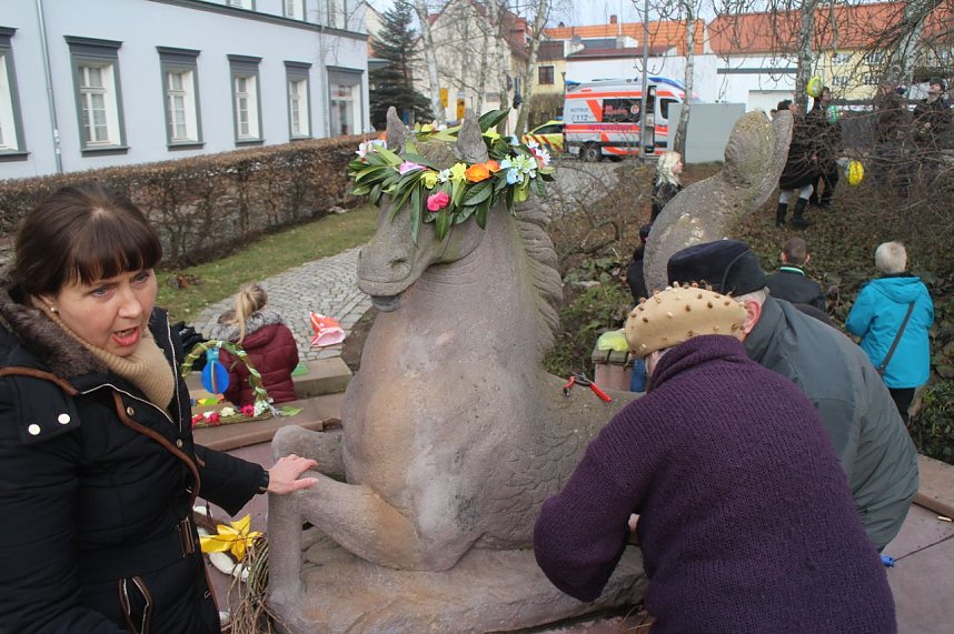 Der erste Brunnen ist geschm&uuml;ckt - das Nordh&auml;user Meerpferdchen verzierten die Sch&uuml;lerinnen und Sch&uuml;ler des F&ouml;rderzentrums Pestalozzi