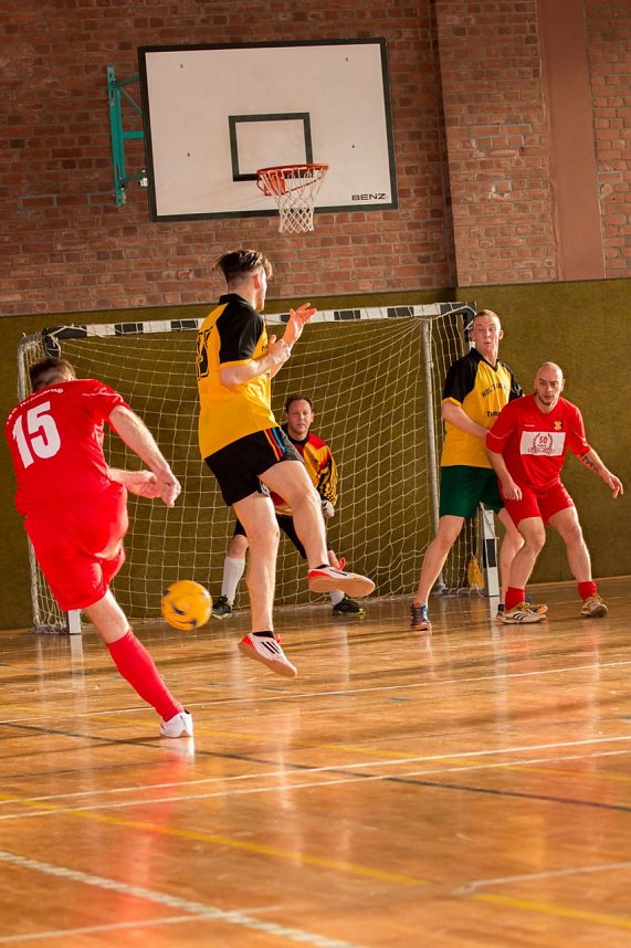 Kicken statt Boxen - vergangenen Samstag zeigten die Boxer, das auch die Beinarbeit stimmt