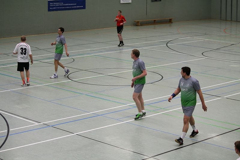 Handballer beim Derby (Halbzeit)
