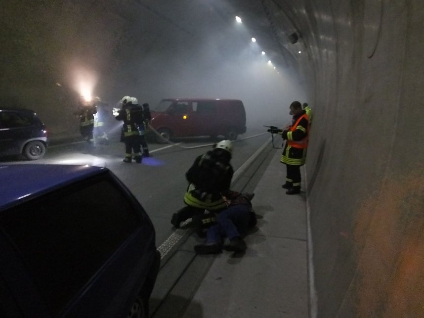 Gro&szlig;&uuml;bung im H&ouml;llbergtunnel