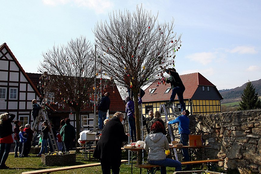 Ostereierallee in Obergebra