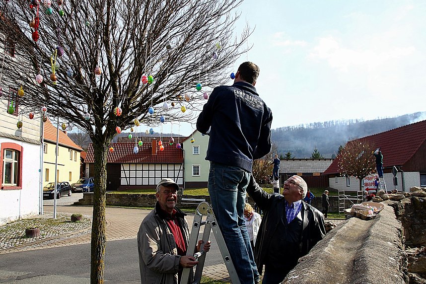 Ostereierallee in Obergebra