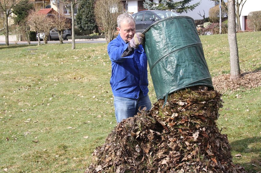 &Uuml;ber 60 Helfer beim Fr&uuml;hjahrsputz in S&uuml;lzhayn