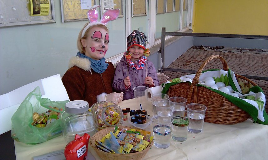 Eier marmorieren f&uuml;r einen guten Zweck - in Ilfeld trotzte man gestern Wind und Wetter