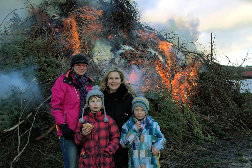 Osterfeuer in Herreden