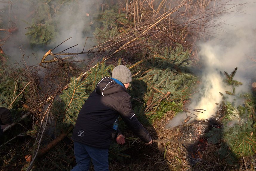 Osterfeuer in Herreden