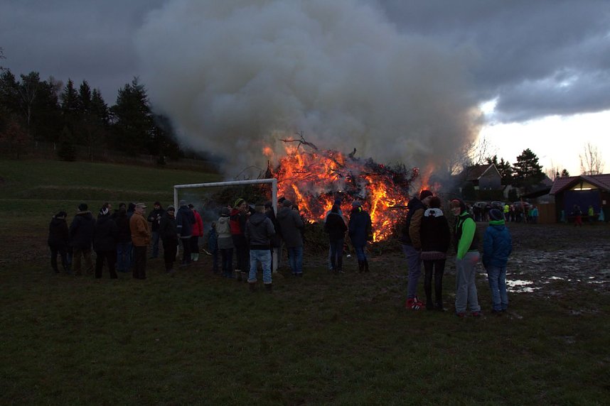 Osterfeuer in Herreden