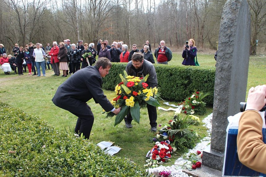 Gedenken zum 70. Jahrestag der Befreiung des Au&szlig;enlagers Ellrich-Julius H&uuml;tte