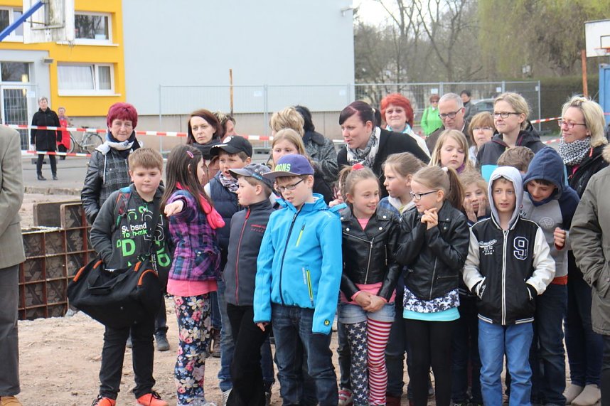 F&uuml;r die neue Sporthalle der Regelschule Ellrich wurde heute der Grundstein gelegt