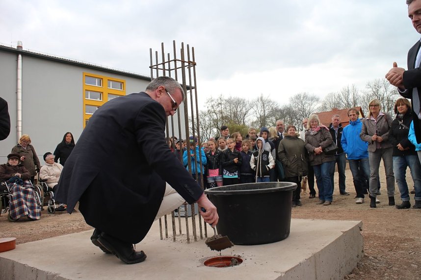 F&uuml;r die neue Sporthalle der Regelschule Ellrich wurde heute der Grundstein gelegt