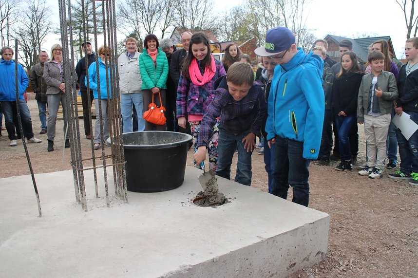 F&uuml;r die neue Sporthalle der Regelschule Ellrich wurde heute der Grundstein gelegt