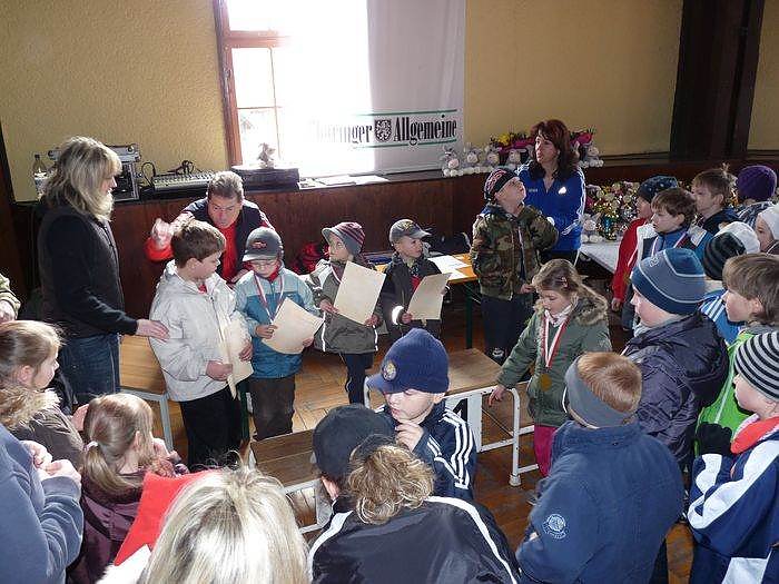 Kinder und Jugendliche beim Possenlauf