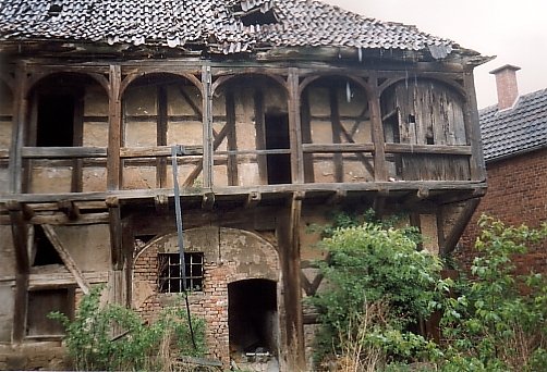 Damals: Scheune mit Laubengang